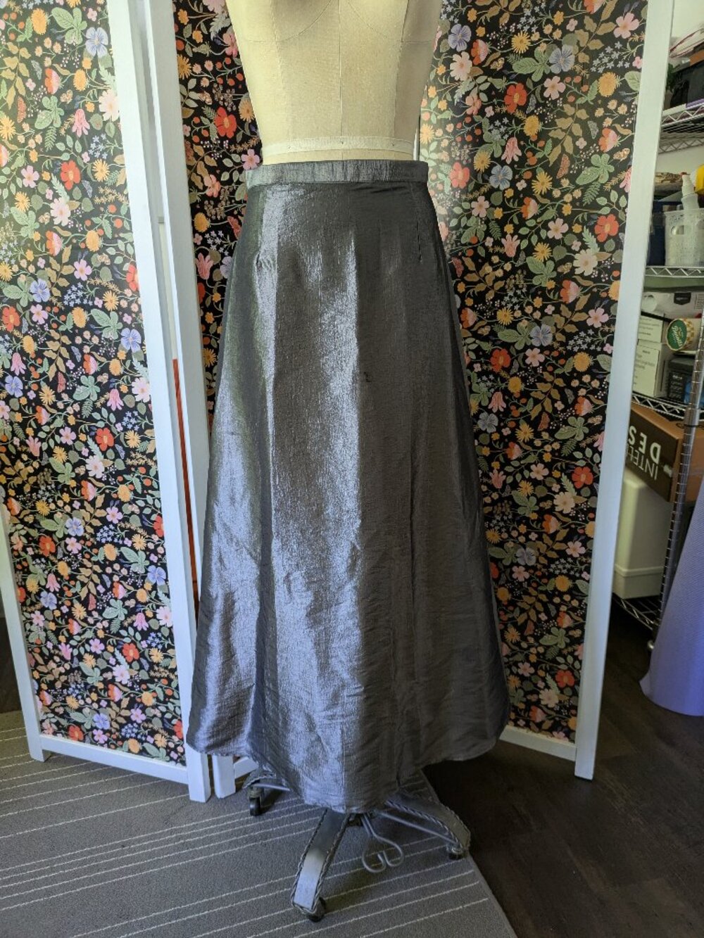 Worthington Grey Taffeta-Like Skirt, Size 10 Petite